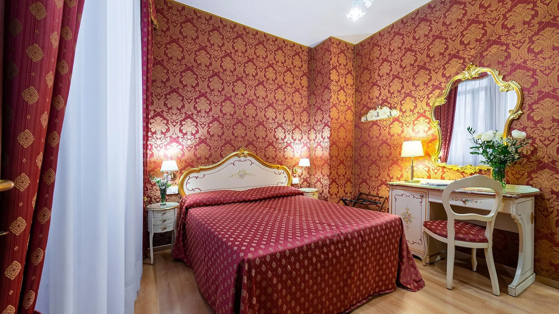 Al Gazzettino Hotel Venice 3*,  Italy