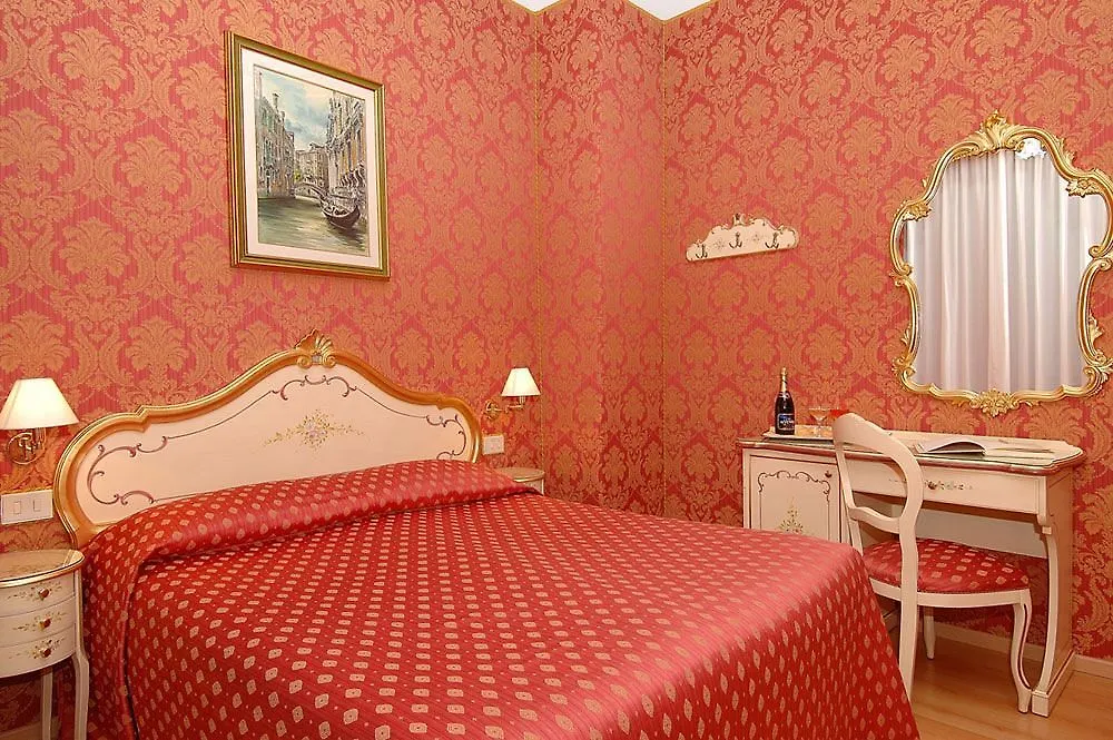 Al Gazzettino Hotel Venice Italy